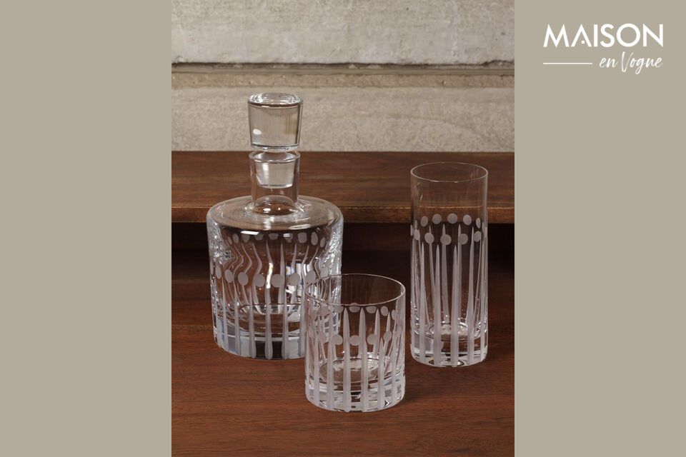 Scoprite l\'eleganza senza tempo del nostro decanter in vetro trasparente