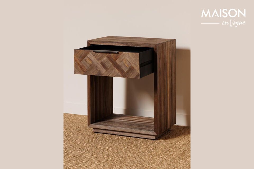 Realizzato con il nobile materiale del teak