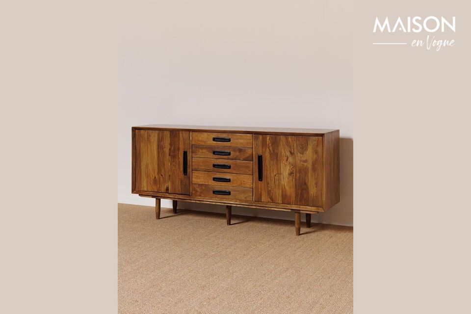 La credenza Amador in legno di mango combina robustezza ed estetica