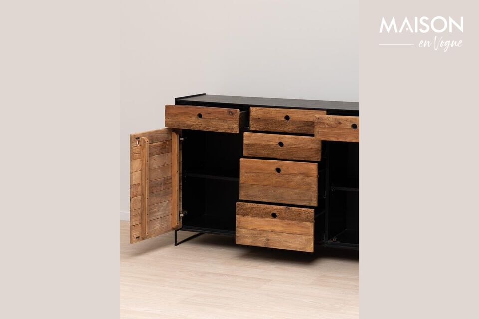 Questa credenza non è solo un mobile, ma una dichiarazione di stile sostenibile ed eco-responsabile