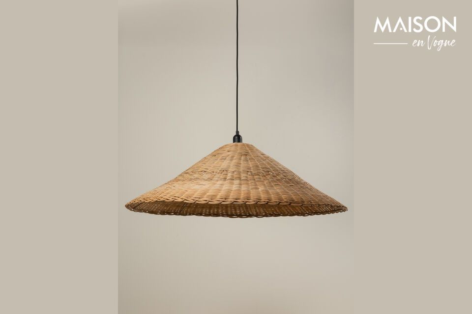 Lampada a sospensione in rattan: luce naturale e design elegante.