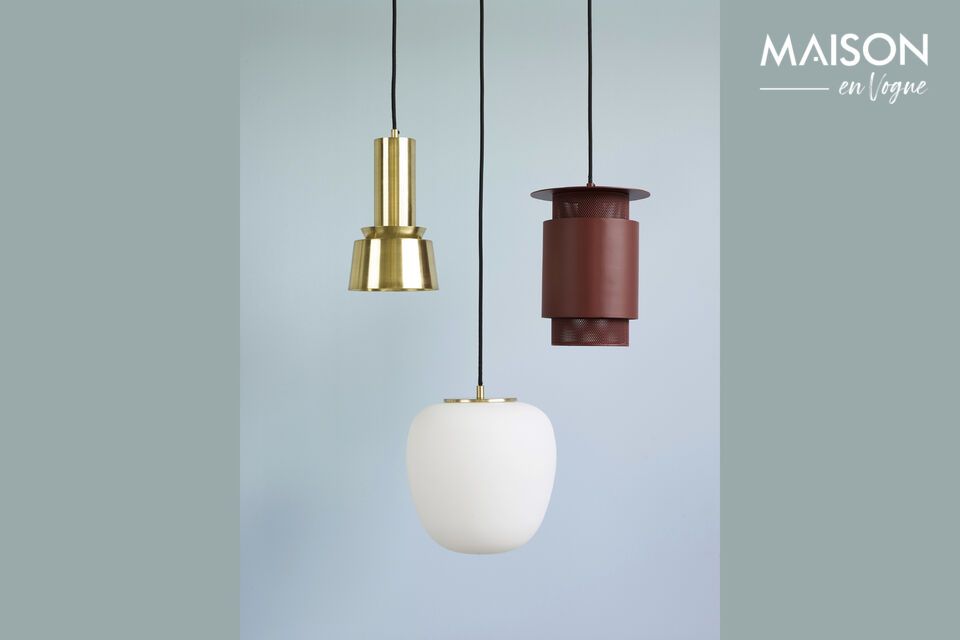 La lampada Mono in metallo marrone è un esempio di design minimalista combinato con una pratica