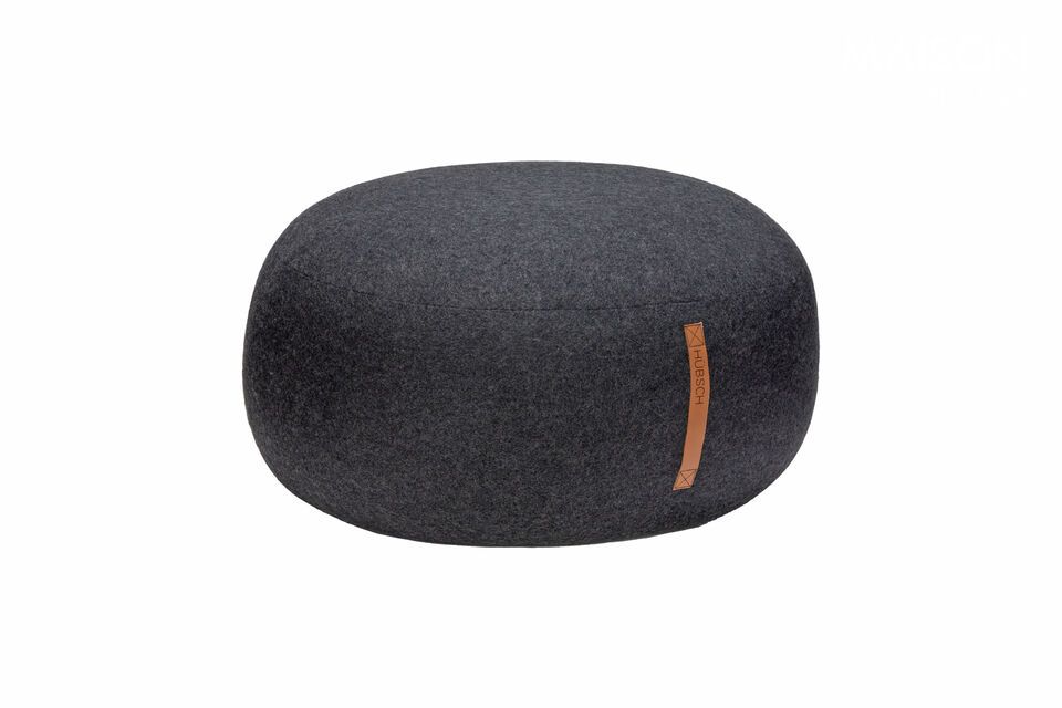 Il pouf Mochi in grigio scuro offre il perfetto connubio tra funzionalità e stile chic