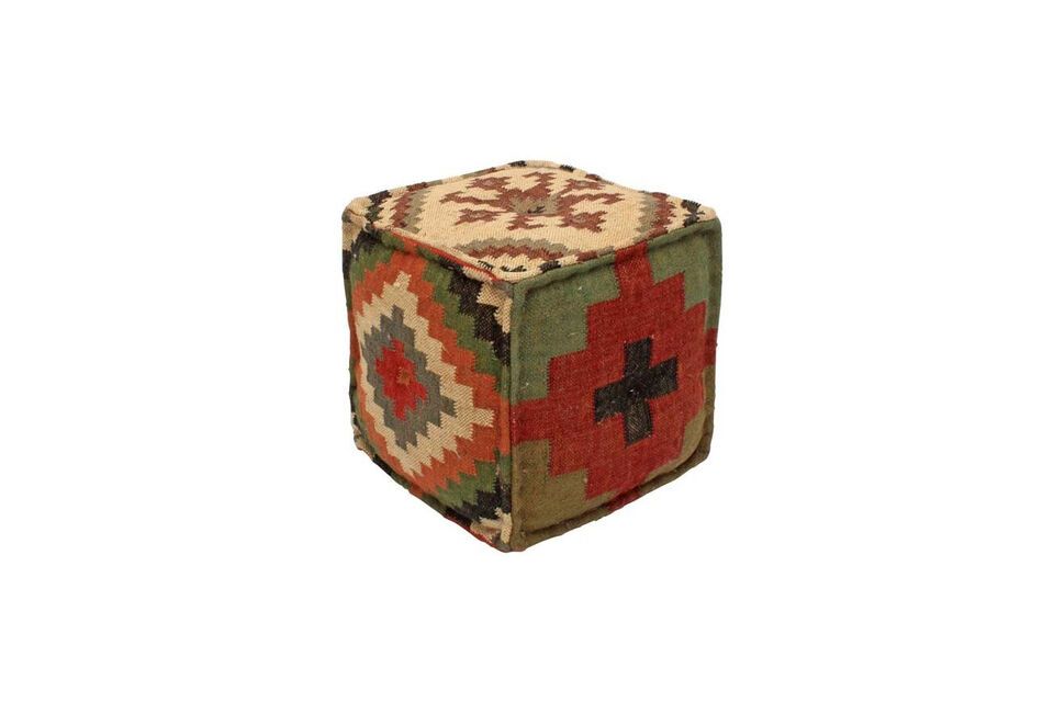 Un pratico pouf multicolore, perfetto per ogni spazio.