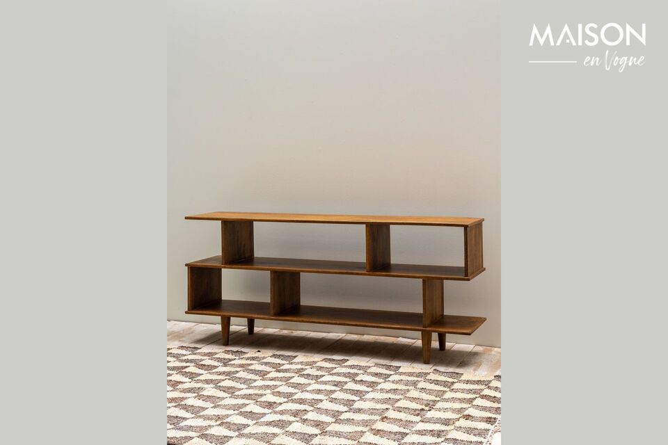 Realizzata in legno di mango di alta qualità, questa credenza unisce durata e stile