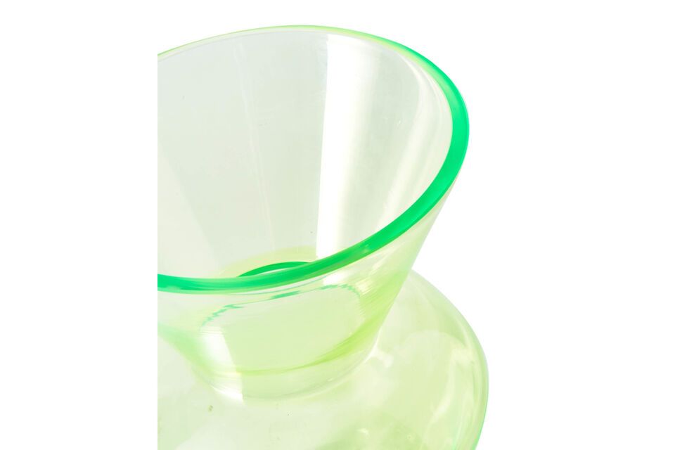 Il vaso Fat Neck porta un po\' di allegria in casa vostra! Con il suo colore verde neon